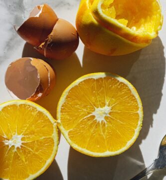 sliced orange fruit beside sliced orange fruit